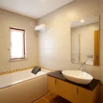 Alojamento de Acomodação e Pequeno-almoço Artvilla 4*
